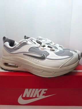 WMNS NIKE AIR MAX BLISS NN SIZE 8.5W.